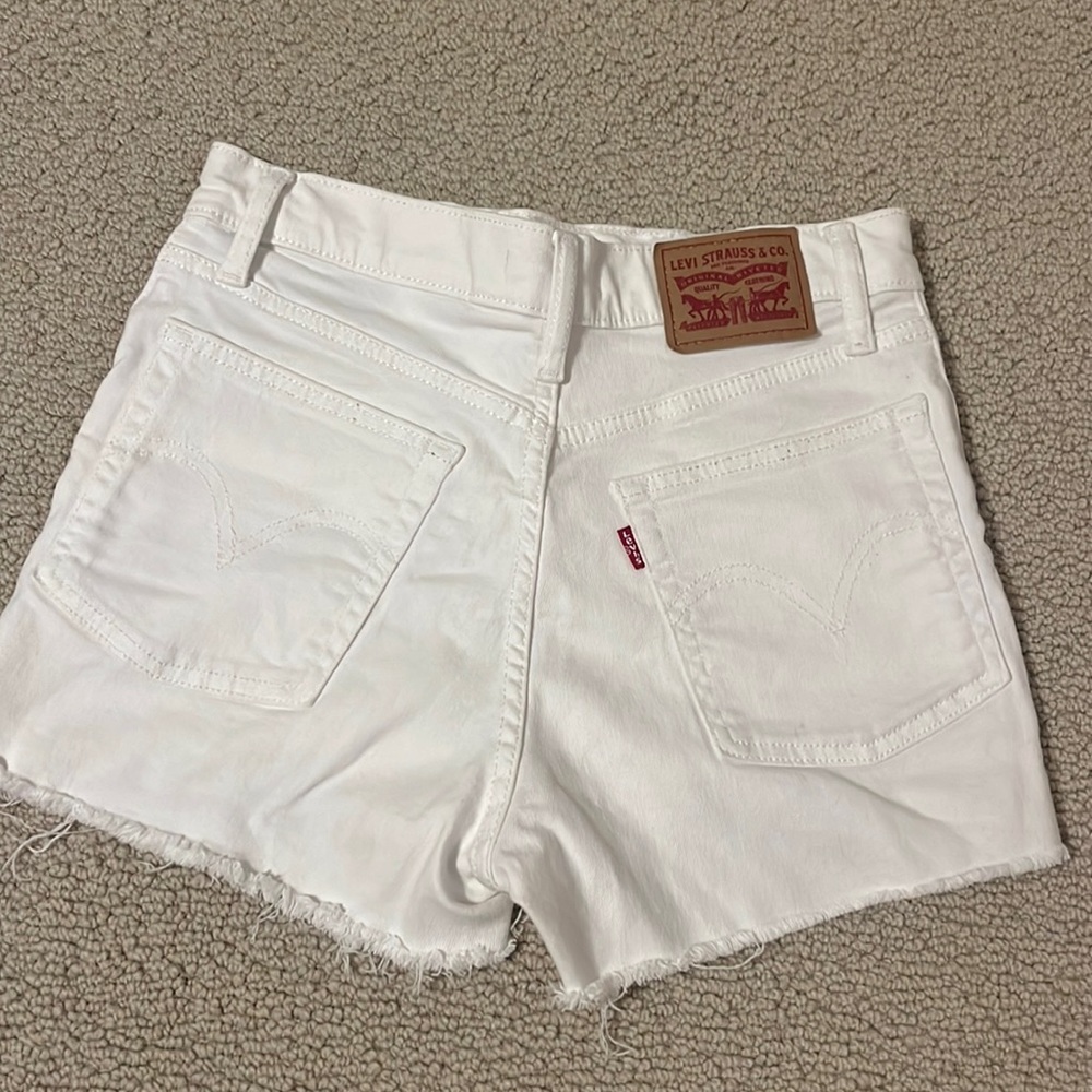 High rise Levi’s shorts